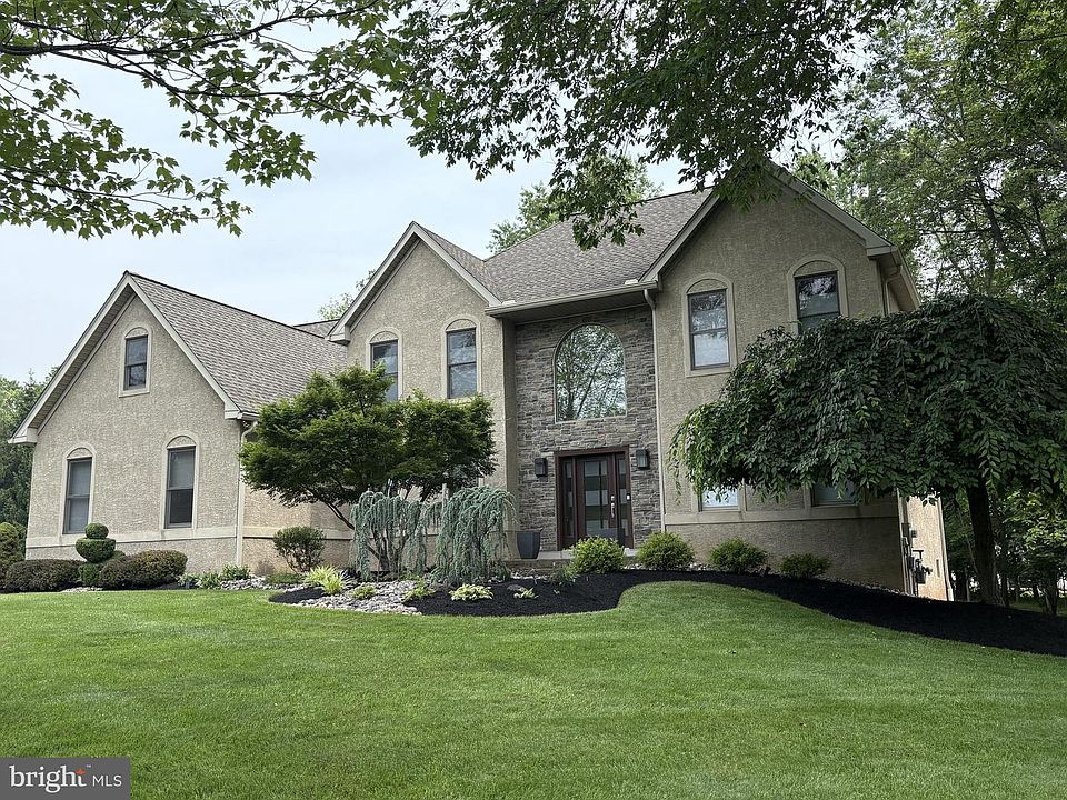 1st image of 880 Wooded Pond Rd