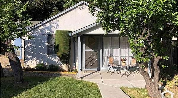 1st image of 131 Foss Ave