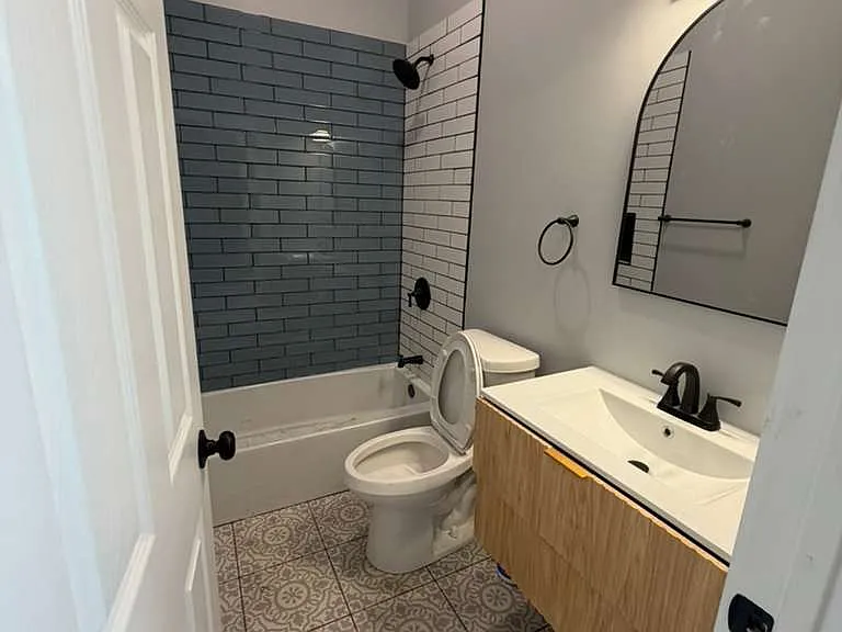 1742 N California Ave #2F — Photo 3