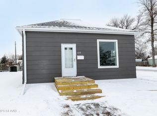 423 1st Ave NE, East Grand Forks, MN 56721