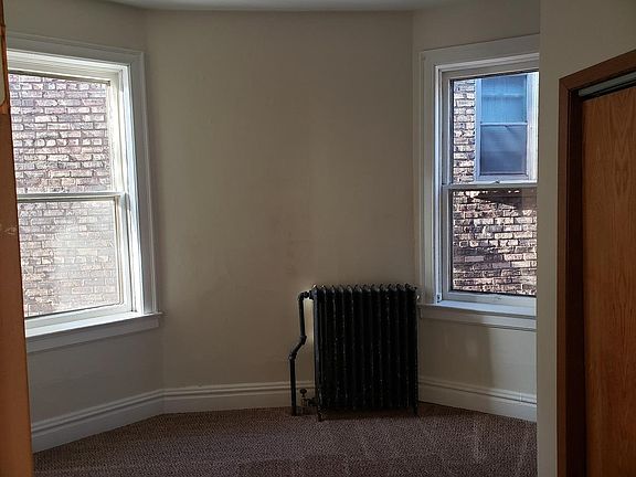 3rd image of 118 N 7th Ave E APT 2