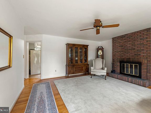 4th image of 618 Fairmount Rd