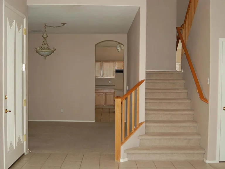 1041 W Longhorn Dr — Photo 3