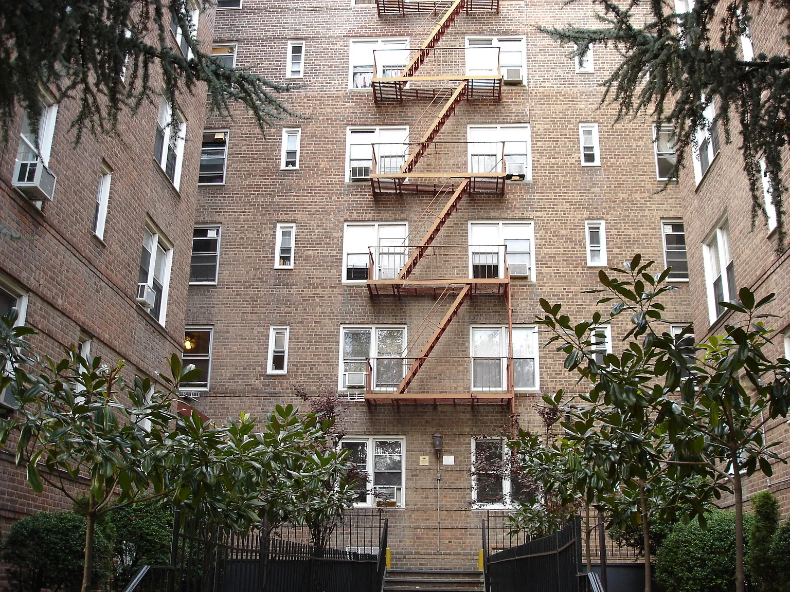 134-33 Blossom Ave APT 5E photo 1
