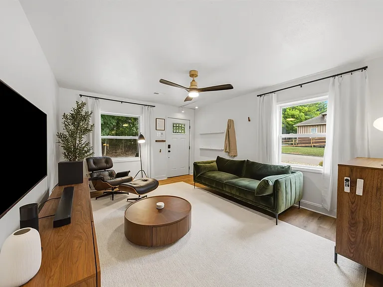 607 Lord Ave #607 — Photo 6