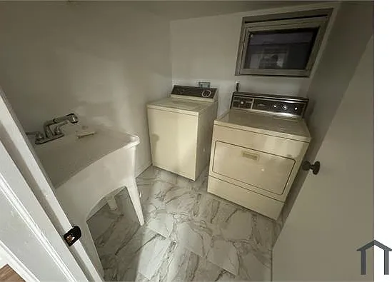 76 Wolf Pl — Photo 2