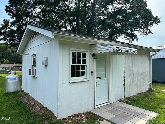 5th image of 205 Cloverdale Dr
