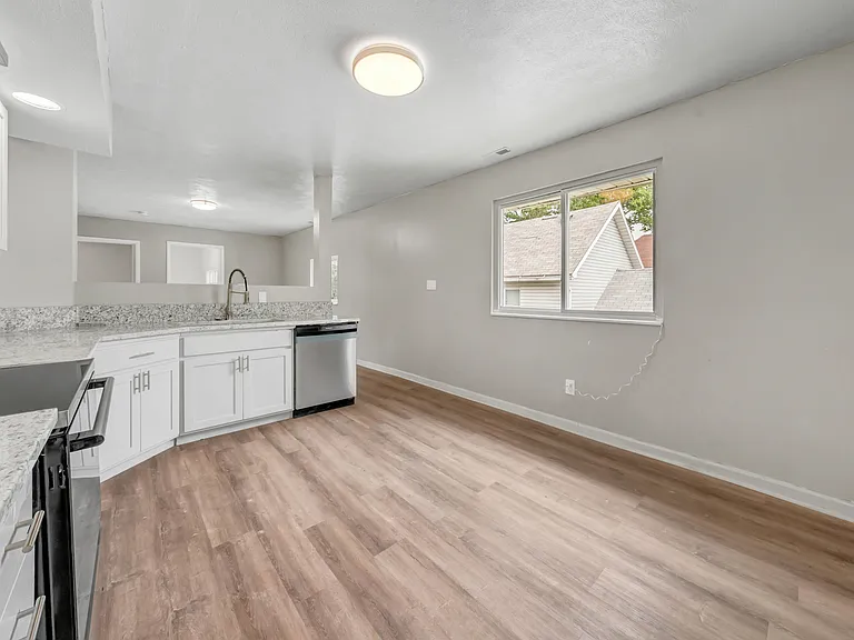 3449 Wade Ave #U — Photo 11