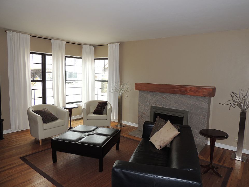 2nd image of 1460 McKinley Dr