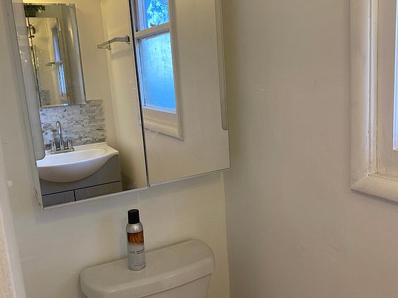 4th image of 5744 Dream St