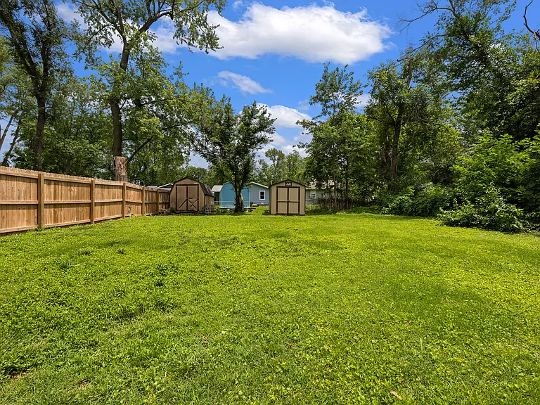1824 N Hillcrest Ave — Photo 26