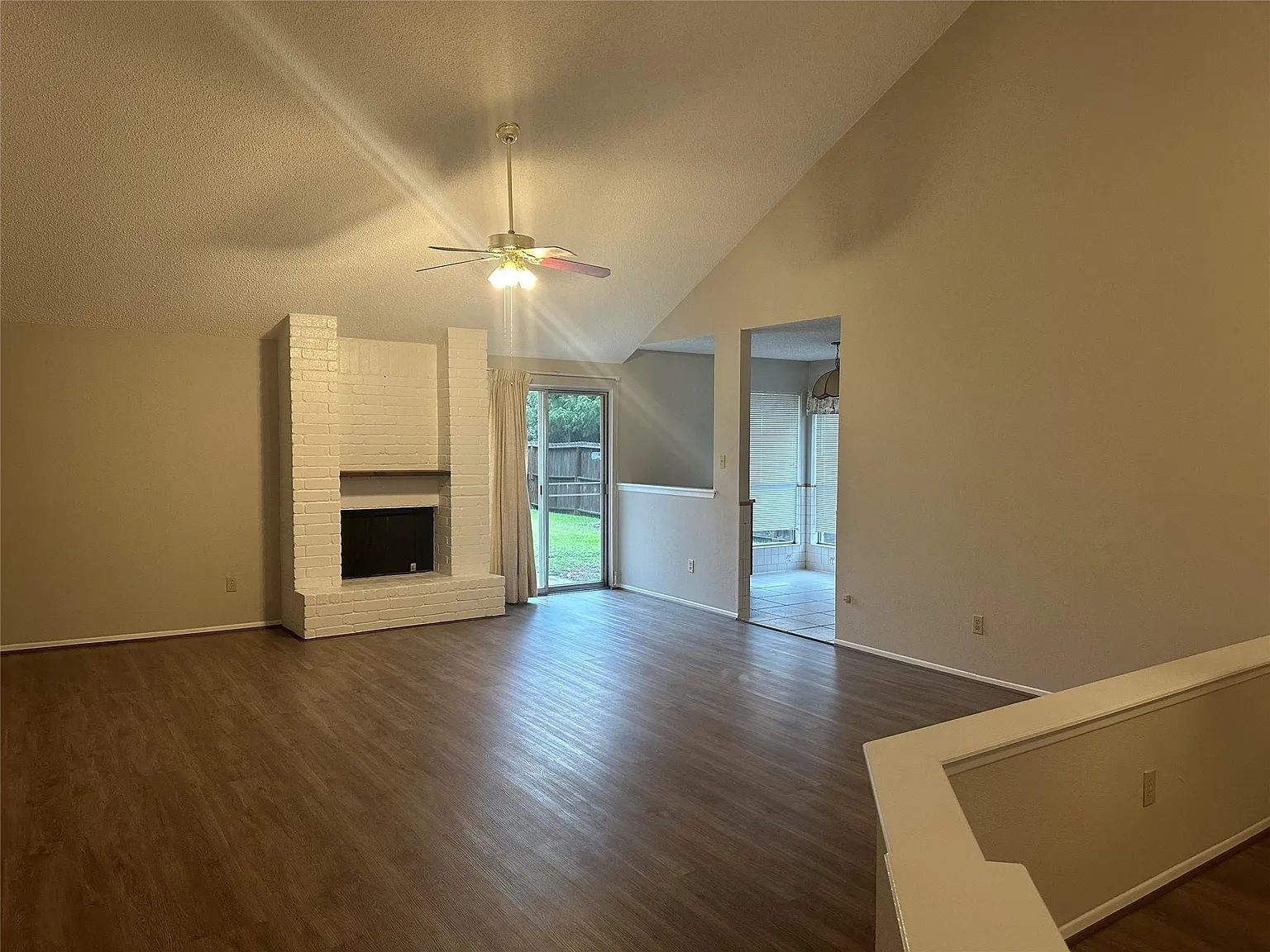 3 bed, 2.0 bath, 1772 sqft, $1,800 — Photo 2