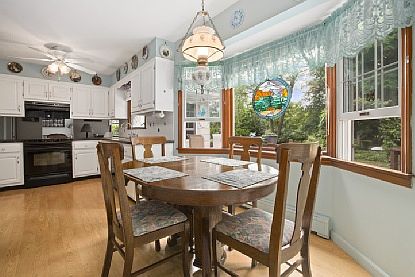4th image of 10 Coves End Ln