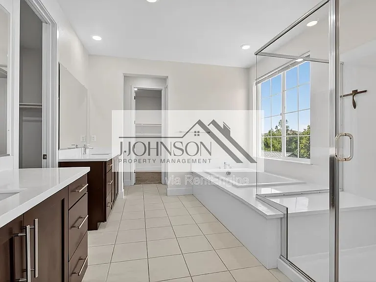 6640 Silverleaf Ct — Photo 8