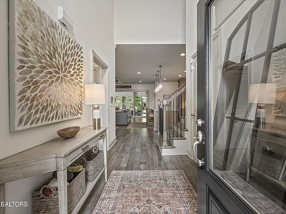 3rd image of 9335 Paradise Valley Ln