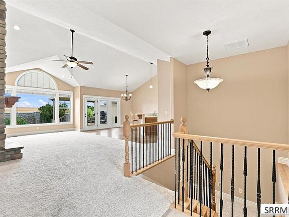 5th image of 326 Eagle Summit St