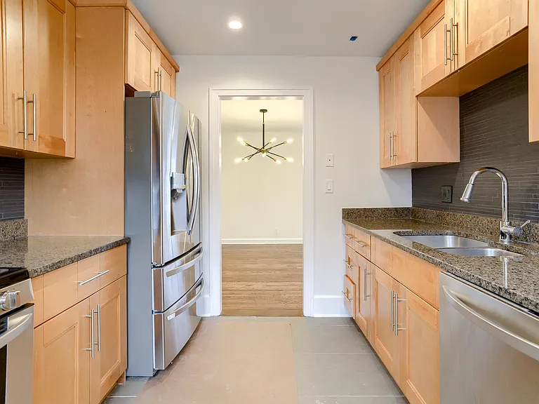 1106 N 49th Ave — Photo 8