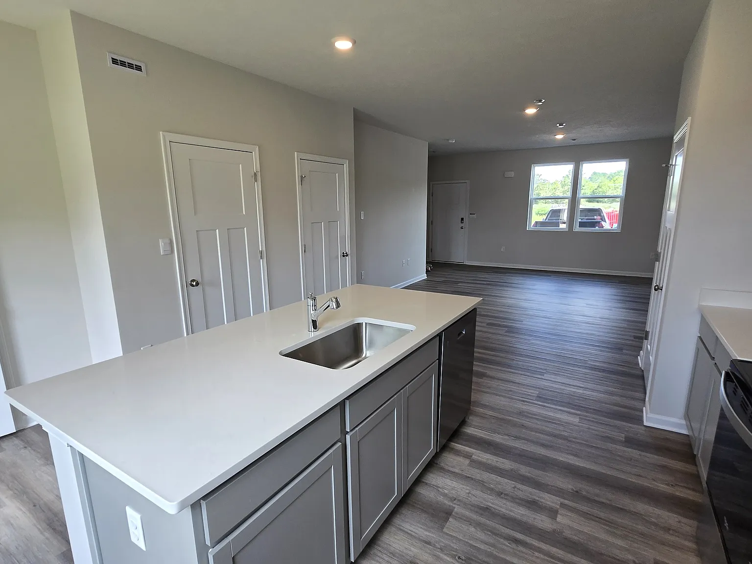 3 bed, 2.5 bath, 1431 sqft, $1,600 — Photo 4