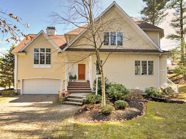 32 Bobby Jones Dr, Andover, MA 01810