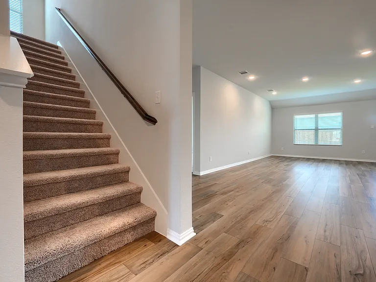 513 Brook View Dr — Photo 4