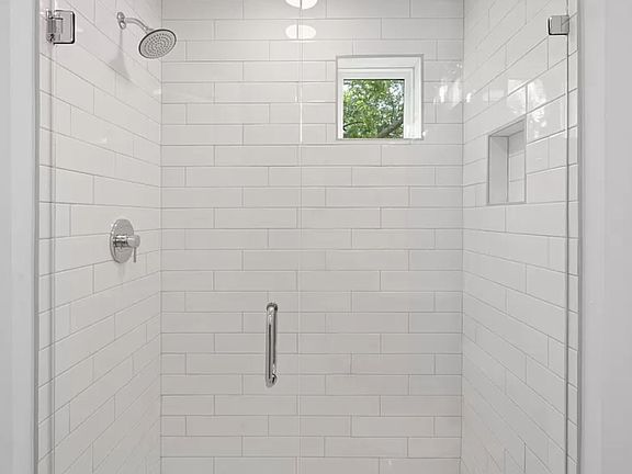 5th image of 700 N Dupont Ave #512