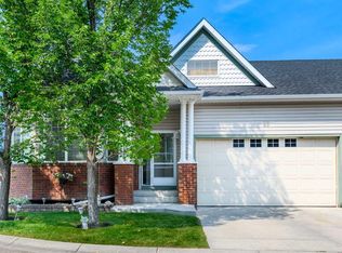 25 Prestwick Pond Ter SE, Calgary, AB T2Z3Z7