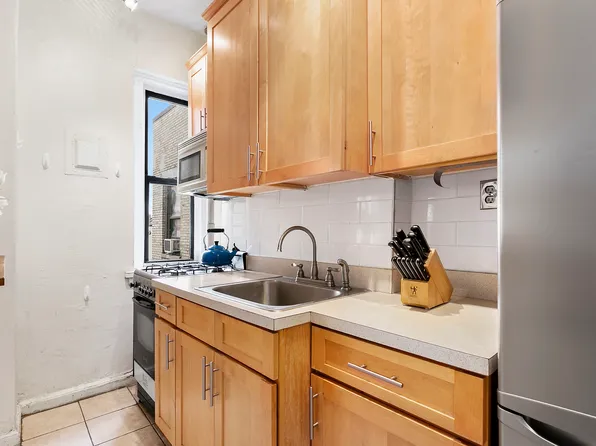 544 West 157th Street image 2 of 5