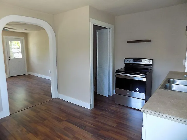 1701 W Thoman St — Photo 5