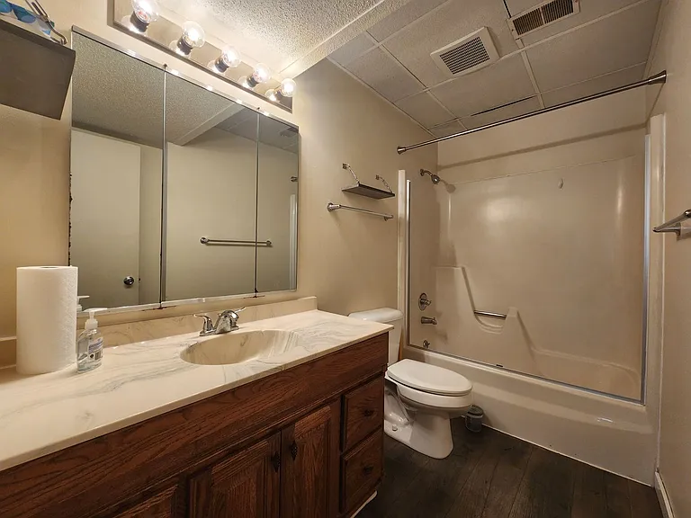 2800 W McClellan St — Photo 12