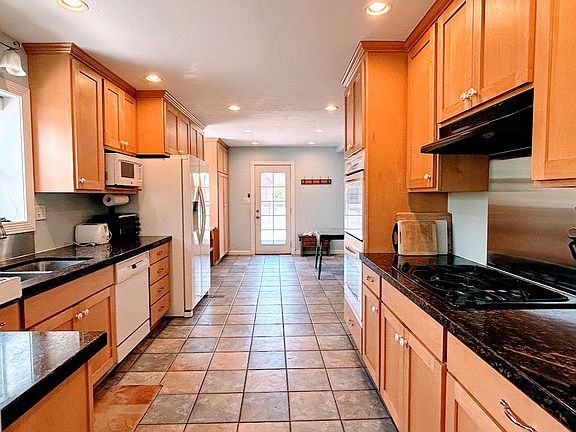 4th image of 1779 S Montevista Cir