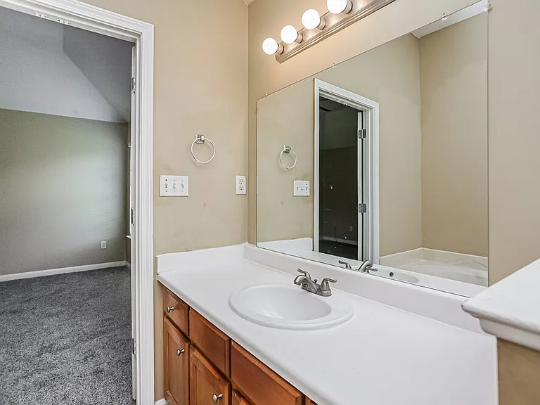 7851 Fallstone Rd — Photo 10