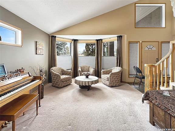 4th image of 20 Willow CRESCENT