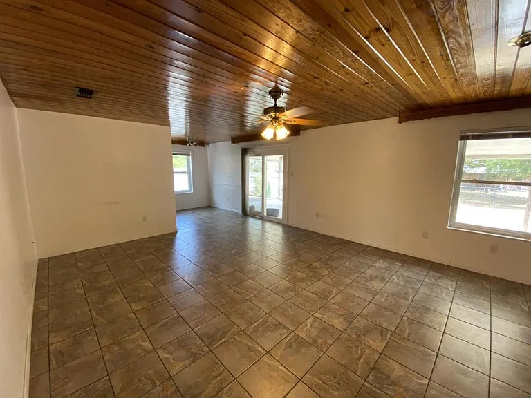1122 Rhonda Lee St — Photo 6