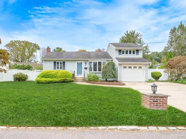42 Peachtree Lane, Huntington Station, NY 11746