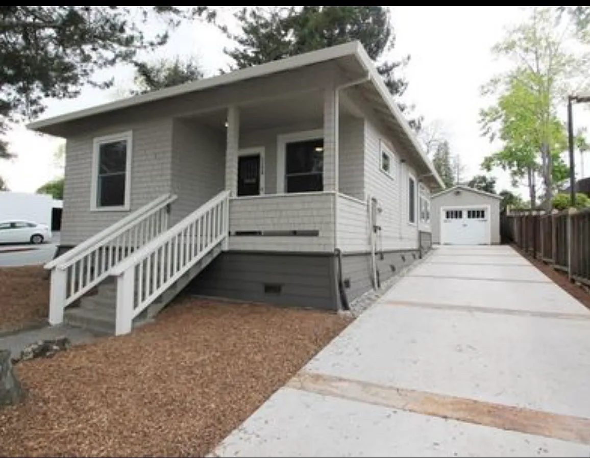 2 bed, 1048 sqft, $3,400 — Photo 1