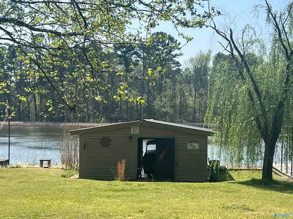 1455 Point Of Pnes, Guntersville, AL 35976