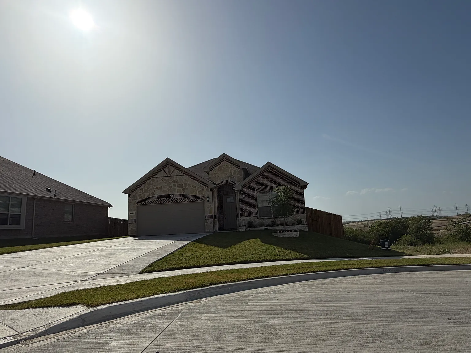 4 bed, 2342 sqft, $2,900 — Photo 2