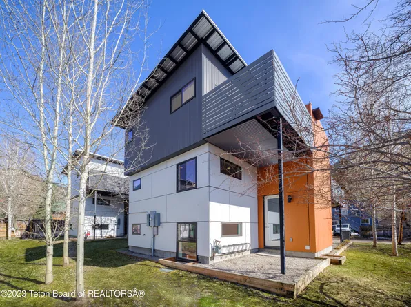 526 E Hall Ave, Jackson, WY 83001