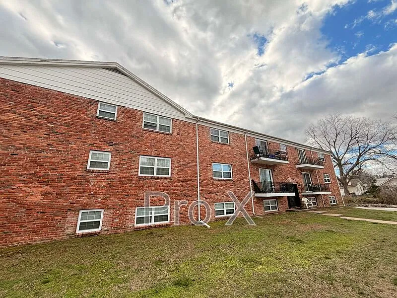 1 bed, 1.0 bath, 816 sqft, $725 — Photo 1