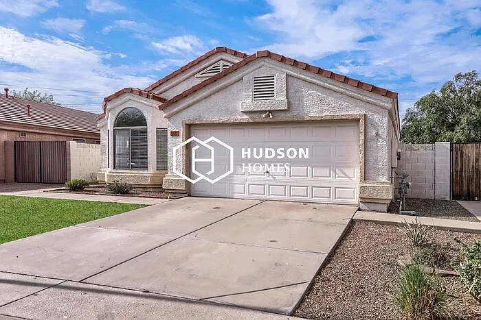 3 bed, 2.0 bath, 1496 sqft, $2,115 — Photo 3