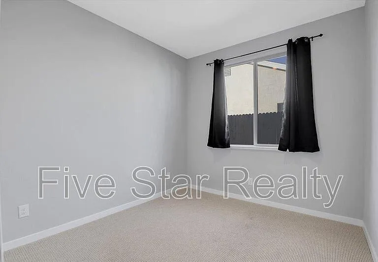 2203 Woodlet St — Photo 9