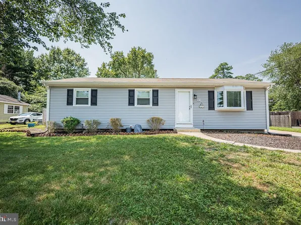 10 W Shore Dr, Southampton, NJ 08088