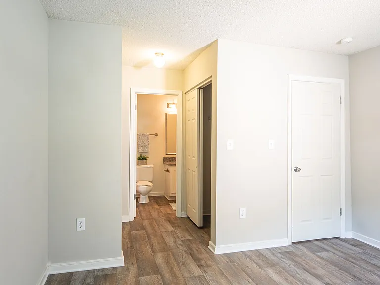 Sherwood Apartment Homes — Photo 27