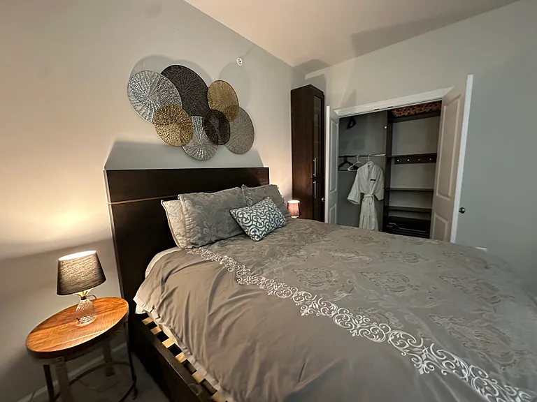 1 Room — Photo 6