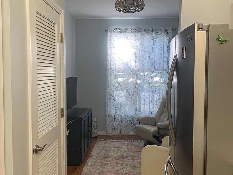 Den / tv room