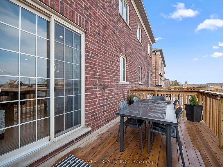30 Drizzel Cres — Photo 36