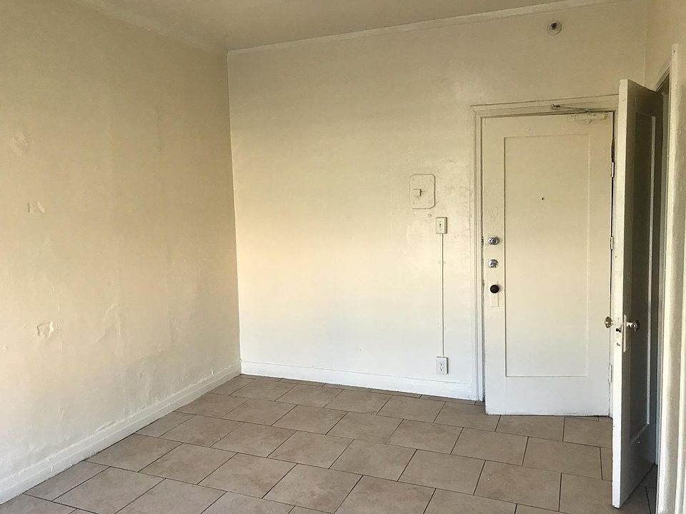 2nd image of 1520 W 8th St APT 320