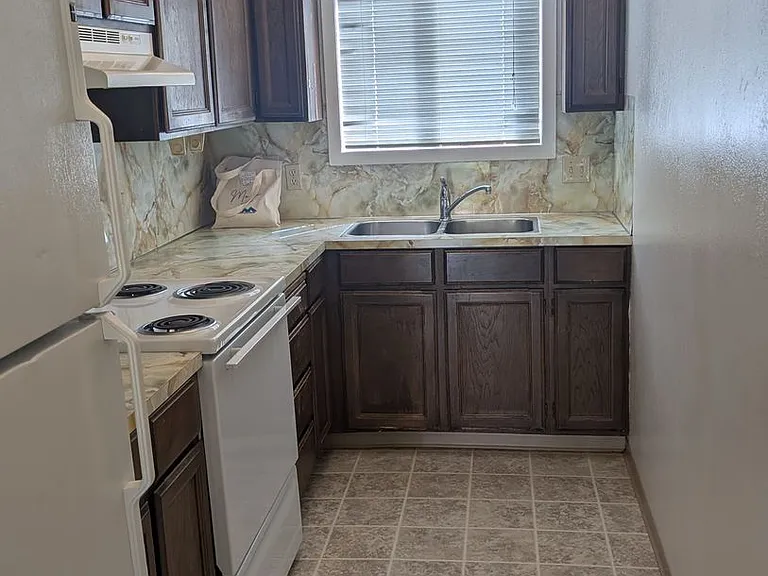 420 S Asbury St — Photo 23