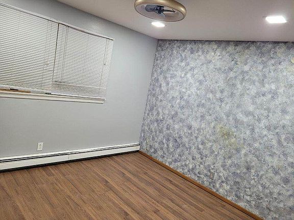 3rd image of 105 Grassmere Ave
