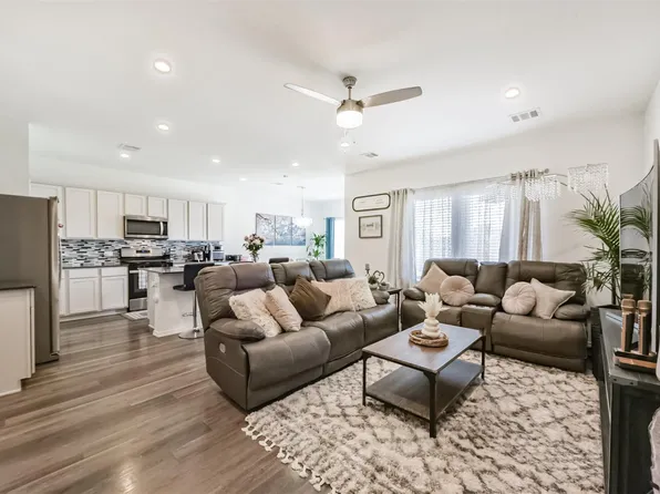 17706 Sommerset Falls Ln, Crosby, TX 77532